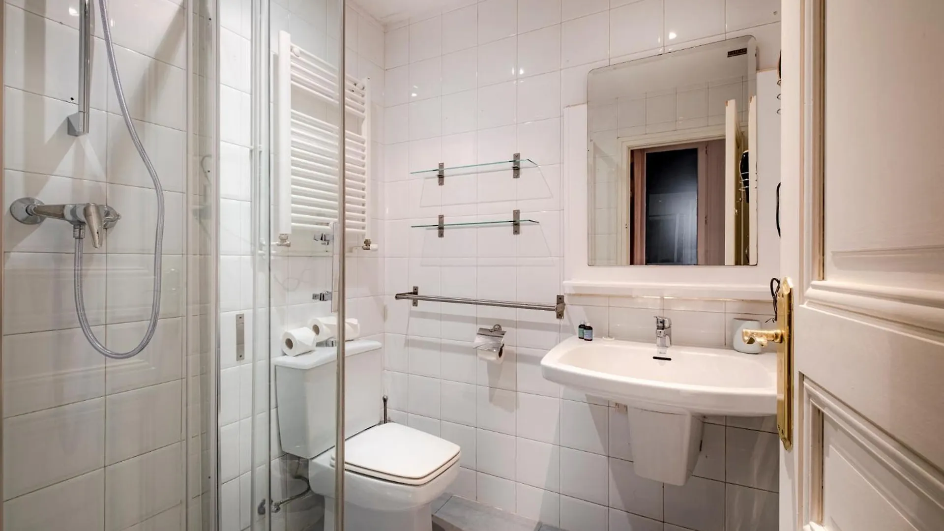 Canela Homes Barcelona Permanyer 0*,  إسبانيا